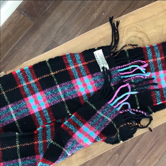 Burberry authentic scarf - Picture 3 of 4